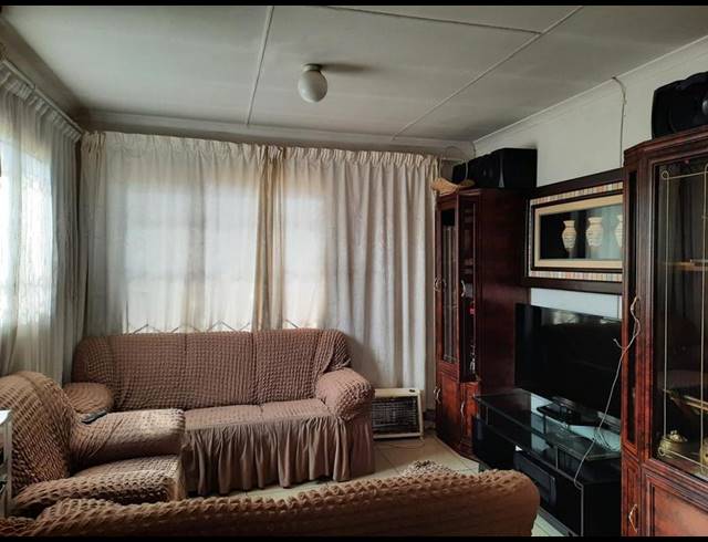 2 BEDROOM HOUSE FOR SALE IN PALM SPRINGS